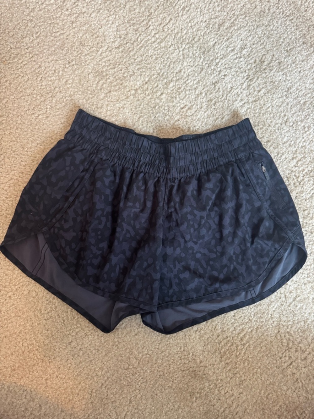 lululemon athletica tracker V 4” black camo